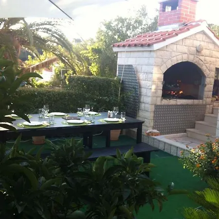 Apartman Apartment in Okrug Gornji 6169 *