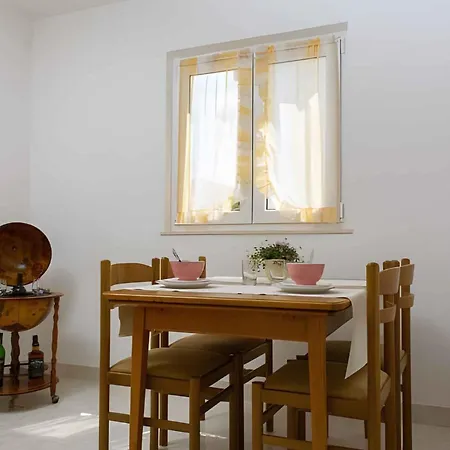 Apartman Apartment in Okrug Gornji 6169 *
