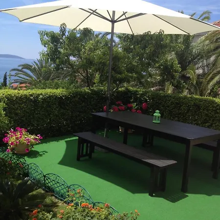 Apartment in Okrug Gornji 6169 * Trogir